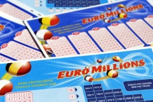 Une postière britannique remporte 52,6 millions d’euros