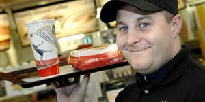 Malgré son statut de millionnaire, il retourne travailler chez McDonald’s