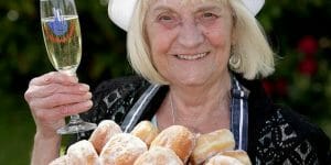 Malgré ses 2 millions, cette mamy continue d’aller au boulot