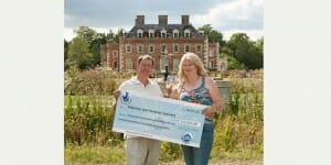 Euromillions : un beau chèque pour ce taximan de Dorset