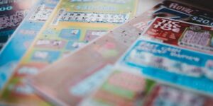 Un ticket de loterie à 13,9 millions de dollars vendu dans une boutique de cartes de vœux new-yorkaise