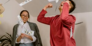 Elle gagne 1 million sur son appli de loterie… et pense d’abord au crédit de sa sœur