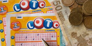 Elle gratte un ticket, gagne 90 000 $… et finance son mariage avant même de dire oui