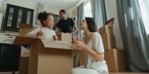 Son anniversaire vire au conte de fées : une Canadienne gagne 16 millions et veut aider ses enfants à acheter un logement