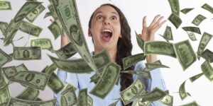 Elle appuie sur un bouton au hasard… et décroche l’équivalent de 92 000 €