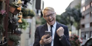 Le groupe WhatsApp le plus riche du Royaume-Uni existe vraiment