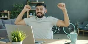 Il vérifie les résultats en ligne… et découvre 9 millions d’euros au Loto